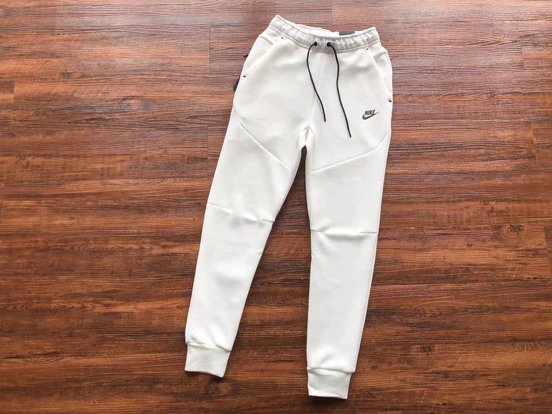 Nike Sportswear Tech Fleece "All White"