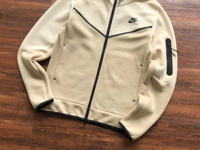 Nike Sportswear Tech Fleece "Beige"
