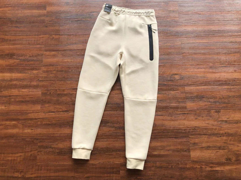 Nike Sportswear Tech Fleece "Beige"