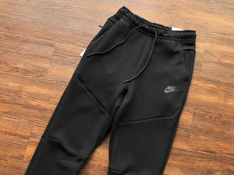 Nike Sportswear Tech Fleece "Full Black"