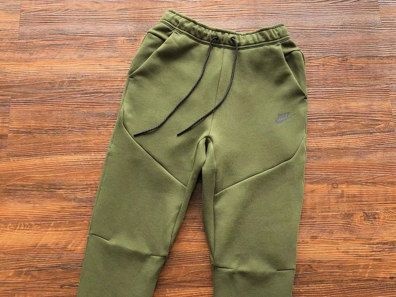 Nike Sportswear Tech Fleece "Olive Green"