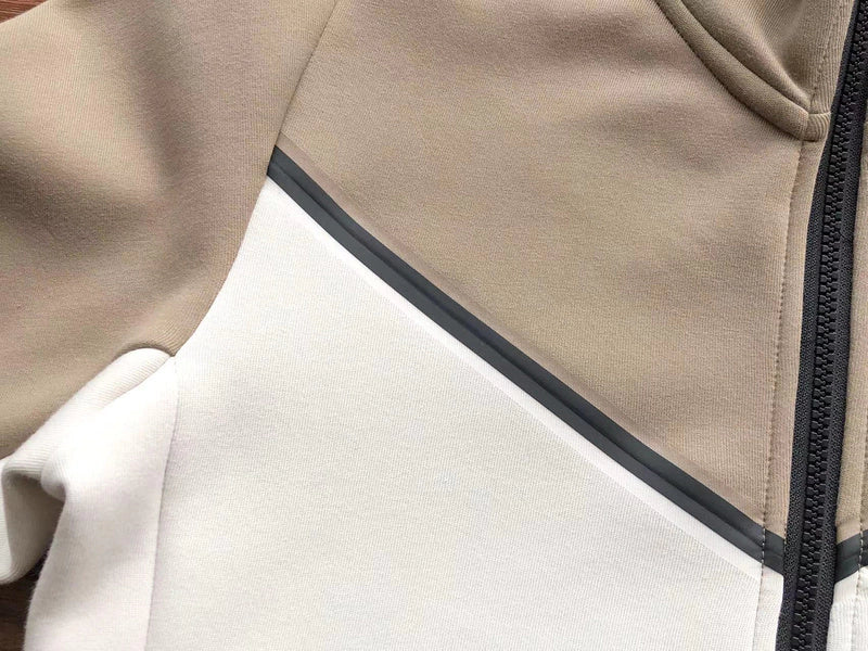 Nike Sportswear Tech Fleece – Brown & White