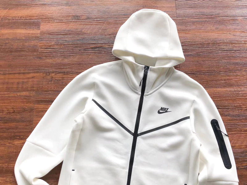 Nike Sportswear Tech Fleece "All White"