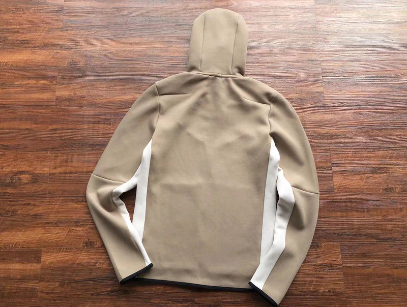 Nike Sportswear Tech Fleece – Brown & White