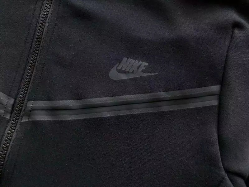 Nike Sportswear Tech Fleece "Full Black"
