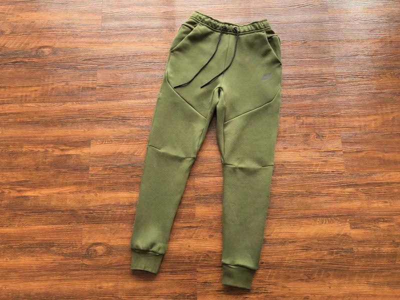 Nike Sportswear Tech Fleece "Olive Green"