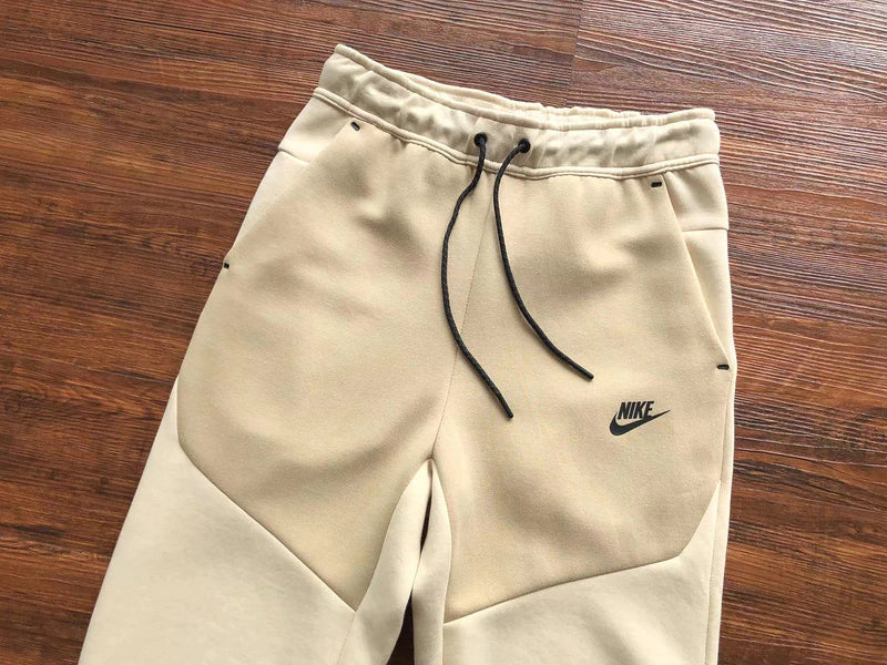 Nike Sportswear Tech Fleece "Beige"