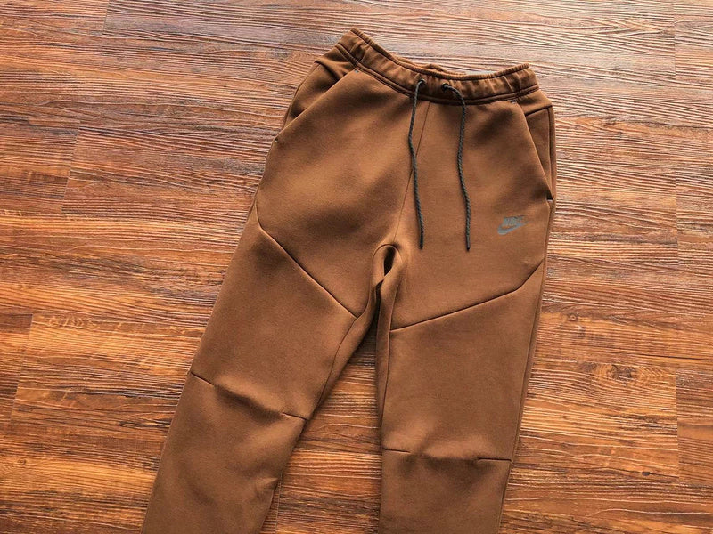 Nike Sportswear Tech Fleece "Brown"