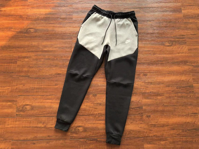 Nike Sportswear Tech Fleece "Black & Grey"