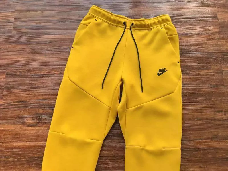 Nike Sportswear Tech Fleece "Yellow"