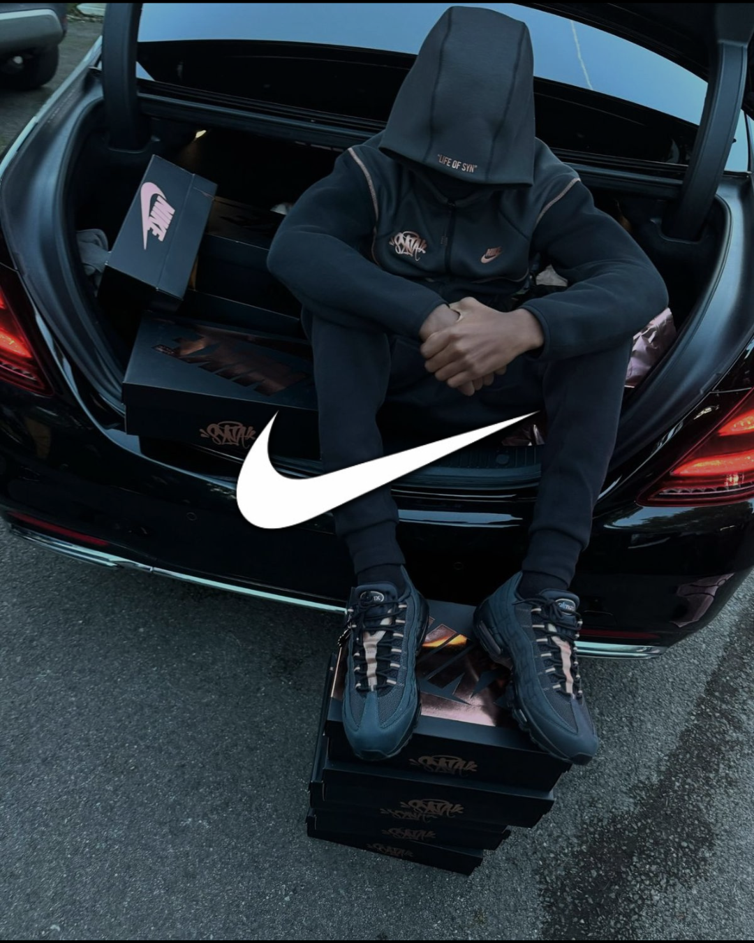 NIKE