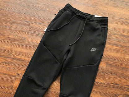 Nike Sportswear Tech Fleece "Full Black"