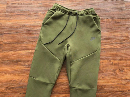 Nike Sportswear Tech Fleece "Olive Green"