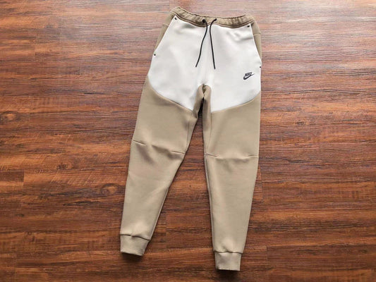 Nike Sportswear Tech Fleece – Brown & White