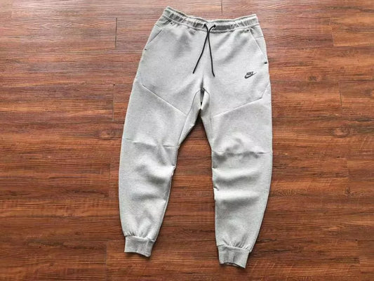 Nike Sportswear Tech Fleece "Grey"