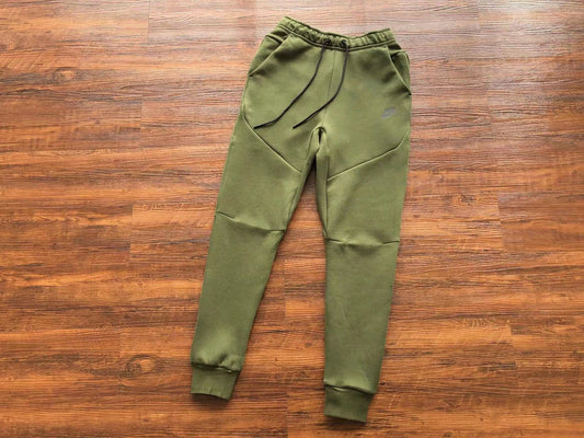 Nike Sportswear Tech Fleece "Olive Green"