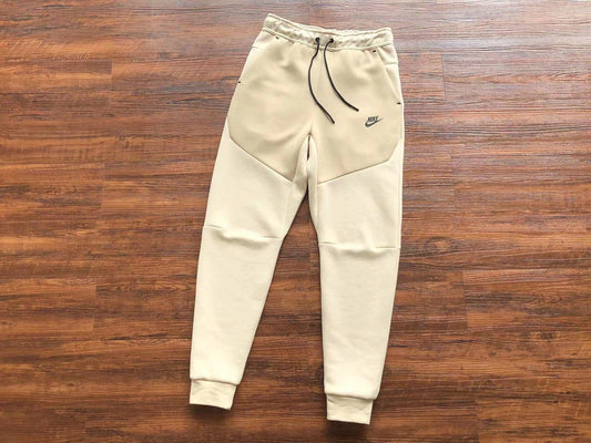 Nike Sportswear Tech Fleece "Beige"
